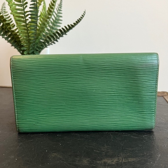 Louis Vuitton Epi Sarah Wallet - Picture 5 of 9